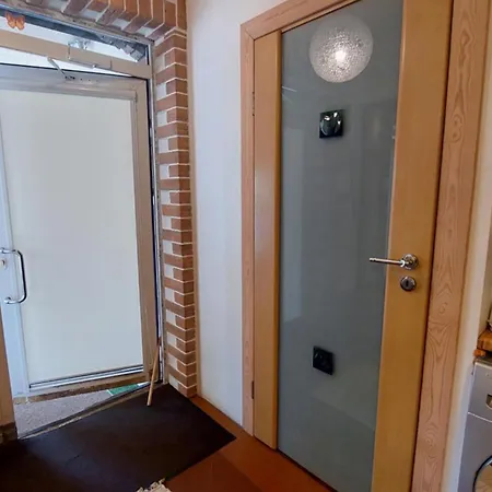 2 Story Free Parking Included Appartement