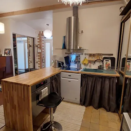 2 Story Free Parking Included Appartement