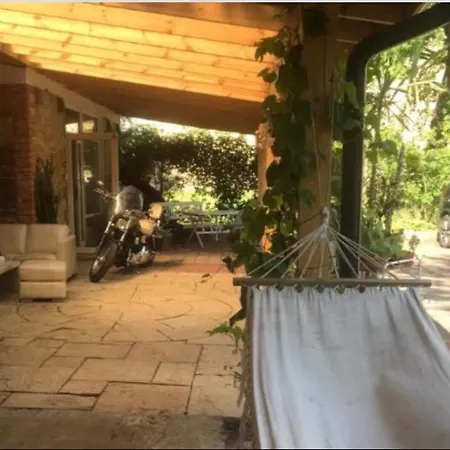2 Story Studio Free Parking Included Apartment